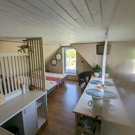 Parna & Guest house