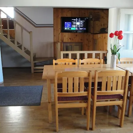 Gostinjska kuća Parna & *